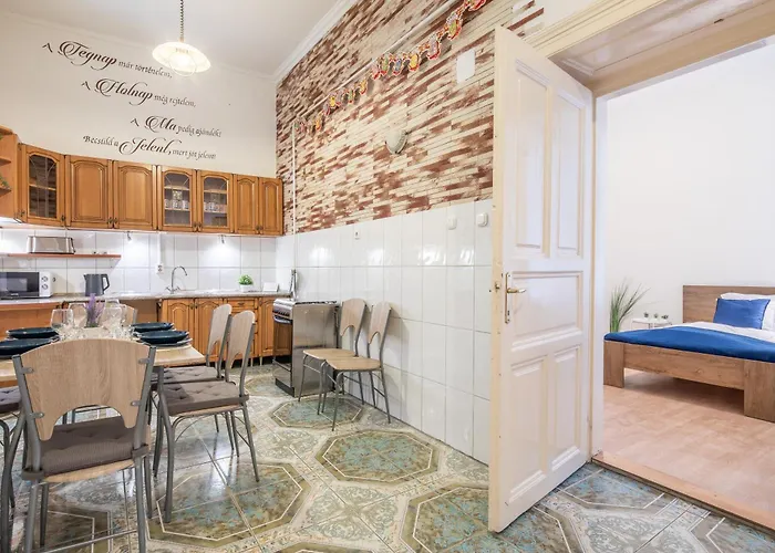 Metropolitan Retreat Blaha Square *