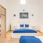 Metropolitan Retreat Blaha Square Apartament