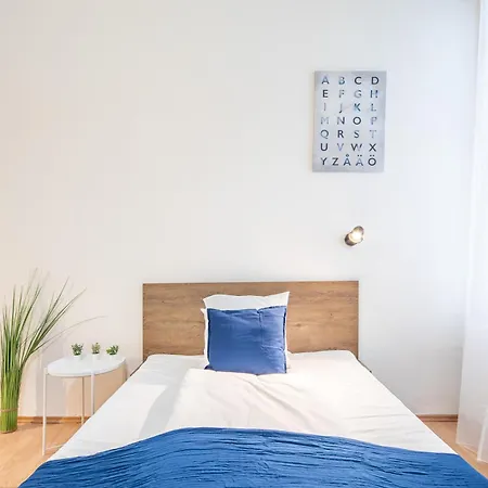 Metropolitan Retreat Blaha Square Apartment *