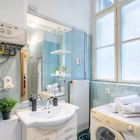 Metropolitan Retreat Blaha Square Apartment