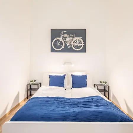 Metropolitan Retreat Blaha Square Apartment