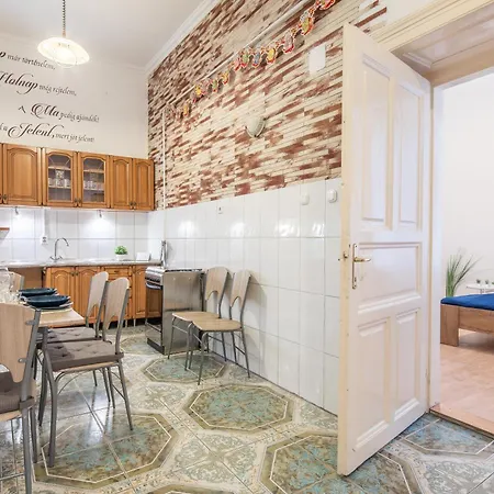 Metropolitan Retreat Blaha Square *