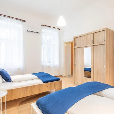 Metropolitan Retreat Blaha Square Apartment *