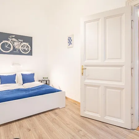 Metropolitan Retreat Blaha Square Apartment *